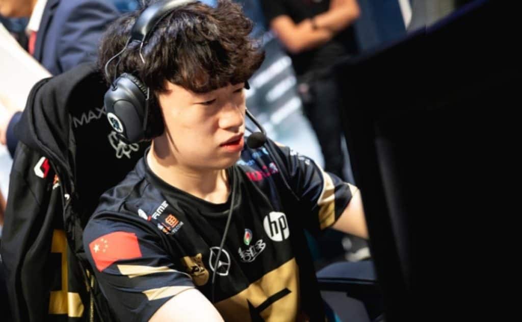 Royal Never Give Up contra Hanwha Life Esports