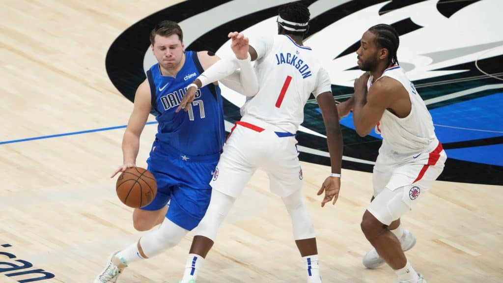 LA Clippers contra Dallas Mavericks