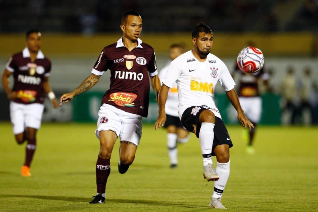 Avaí contra Corintios