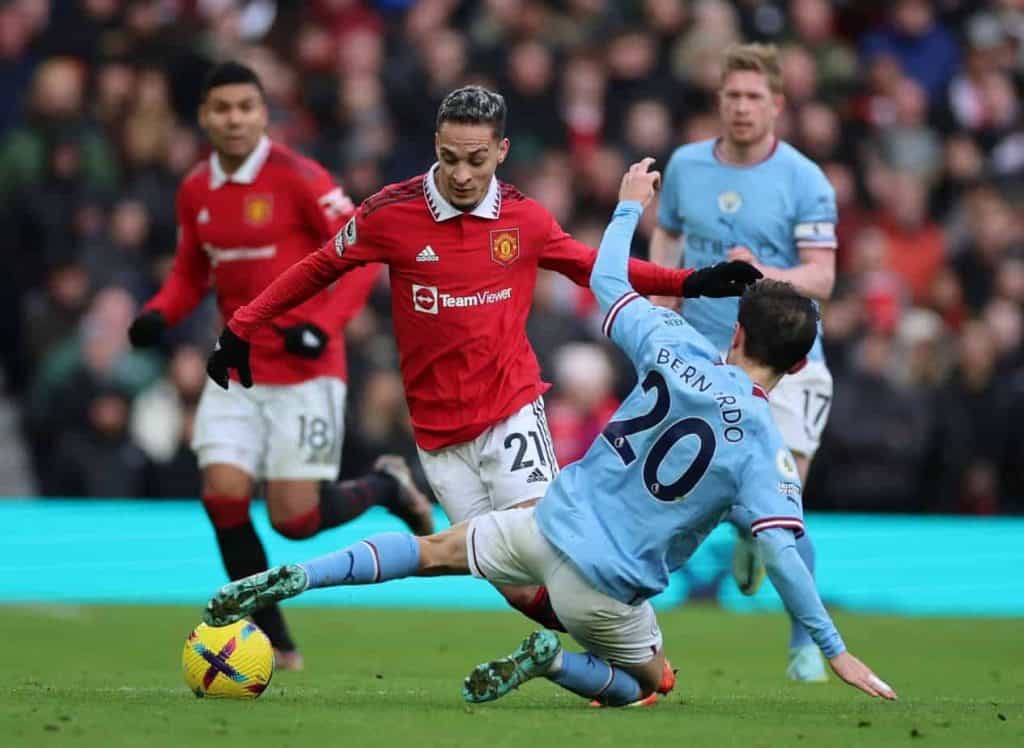 Cuotas de apuestas y elección gratuita entre Manchester United y Manchester City